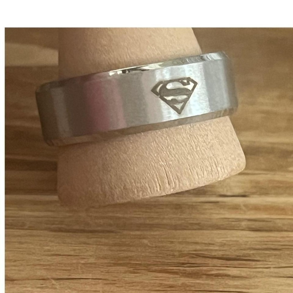 Silver Titanium Band Carved Superman Brushed Finish Unisex Ring 8mm Width-Size 7 - Picture 2 of 8